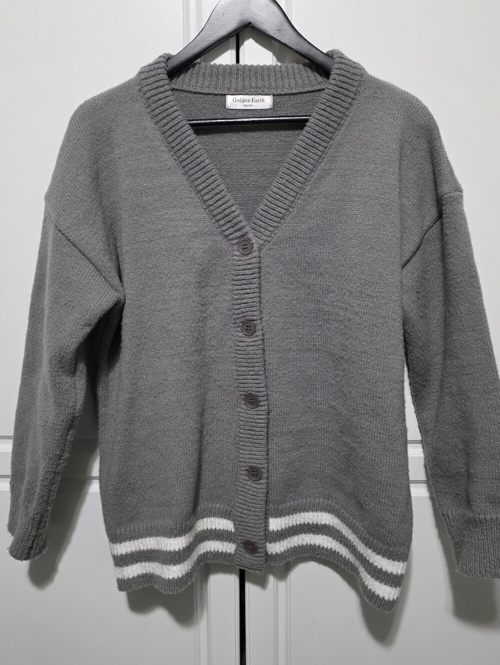 Golden Earth Studio Womens Gray V-Neck Button Boyfriend Cardigan w Stripe Hem - Picture 10 of 11